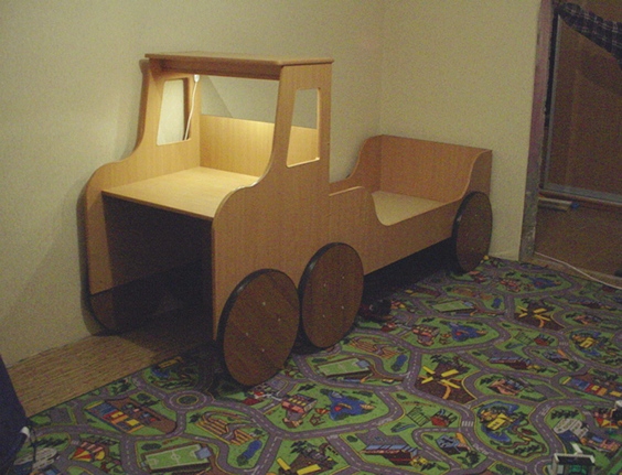 детская кровать-машина